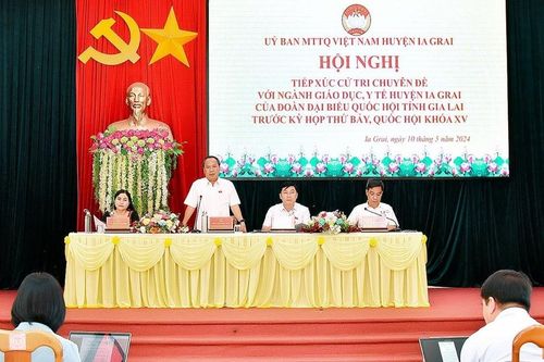 Đoàn đại biểu Quốc hội tỉnh Gia Lai tiếp xúc cử tri ngành Giáo dục, Y tế huyện Ia Grai