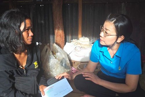 Liên đoàn Lao động tỉnh Gia Lai thăm hỏi, động viên gia đình có người bị nạn do sạt lở đất ở tỉnh Hà Tĩnh