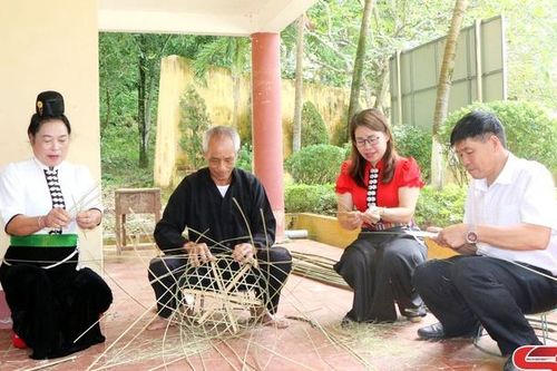 Tâm huyết với phong trào văn hóa địa phương