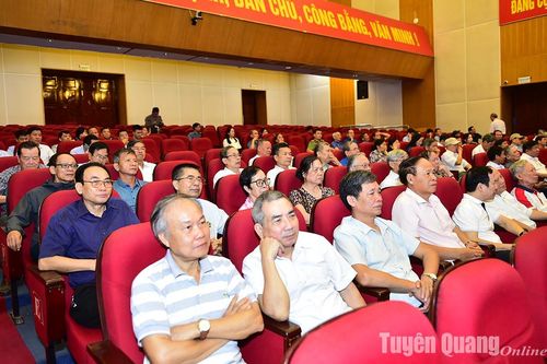 Hội nghị thông tin thời sự và báo cáo viên
