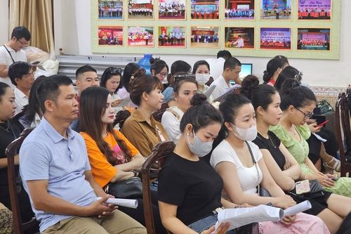 Phổ biến nội dung quy chế hoạt động tổ chức biểu diễn ca Huế