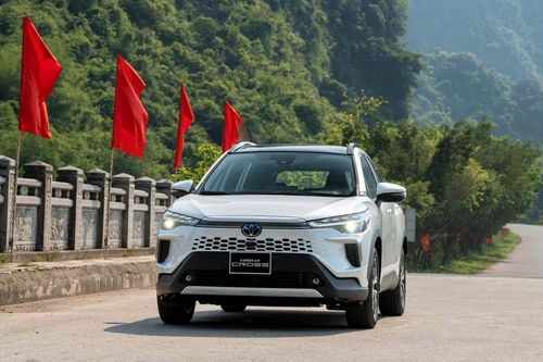 Soi cận cảnh Toyota Corolla Cross 2024 phiên bản Hybrid: Làn gió mới trong phân khúc xe xanh tại Việt Nam