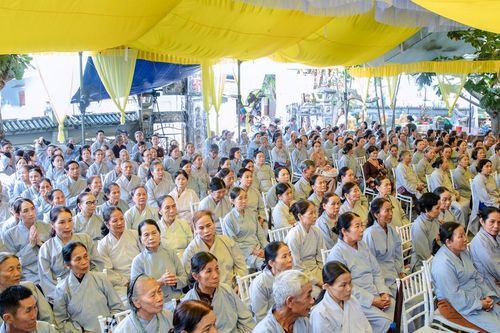 Quảng Nam: Hơn 500 Phật tử tham dự Khóa tu An lạc lần thứ 11 chủ đề 'Hương sen đầu hạ'