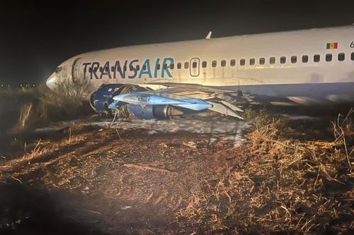 Máy bay Boeing bốc cháy trượt khỏi đường băng tại Senegal