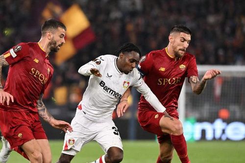 Leverkusen vào chung kết Cúp C2 Châu Âu theo cách khó tin