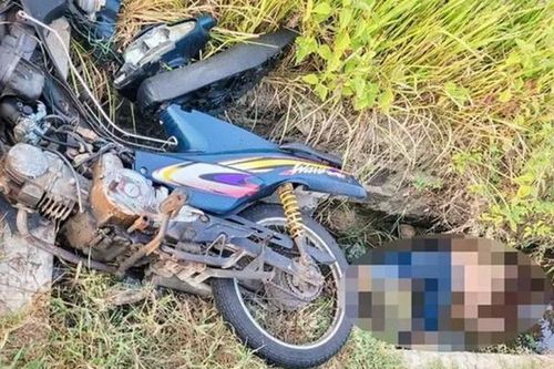 Nam thanh niên tử vong bên cạnh xe máy nằm dưới mương cạn