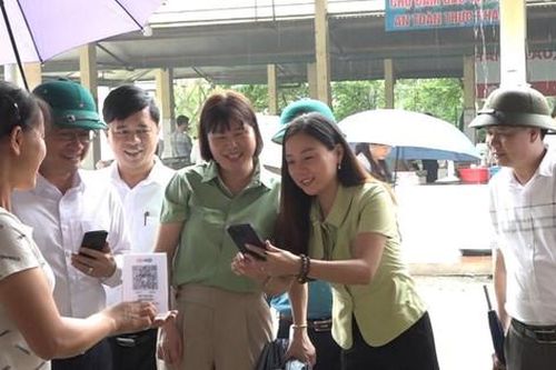Ba Vì thúc đẩy mô hình 'Chợ không dùng tiền mặt'