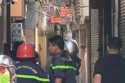 Khống chế đám cháy nhà trong ngõ nhỏ ở quận Đống Đa