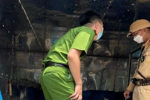 Thu giữ hơn 1,5 tấn mỡ, lòng bẩn đang vận chuyển đi tiêu thụ