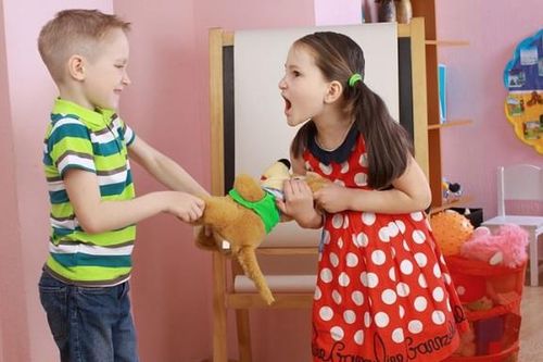 Trẻ ích kỉ khi lớn lên vì hấp thụ cách nuôi con này của cha mẹ từ nhỏ