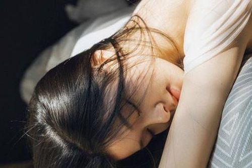 Ngoại tình vì chồng luôn tìm cớ lảng tránh sex