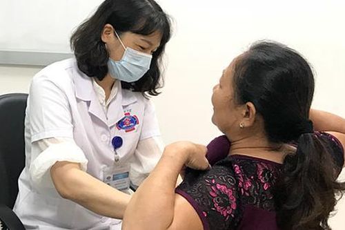 Chuyên gia y tế khuyến cáo chị em điều gì để phát hiện sớm ung thư vú?