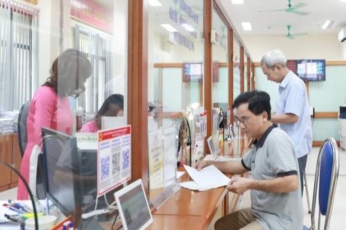 Từ 1/6, tất cả người Hà Nội thanh toán phí, lệ phí qua QR code tại bộ phận 'một cửa'