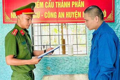 Giả gái dụ đàn ông gửi ảnh khiêu dâm để tống tiền