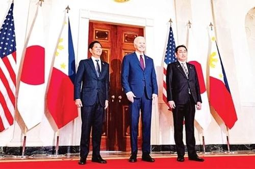 Tây Thái Bình Dương - Sóng ngầm đã nổi