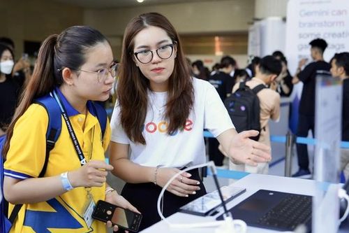 Chuyên gia Google hướng dẫn các bạn trẻ cách sử dụng các công cụ AI hiệu quả