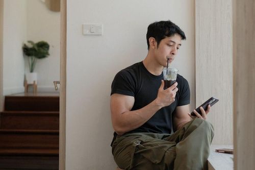 Khách Việt cà phê từ sáng đến chiều khi Thái Lan thành 'chảo lửa'