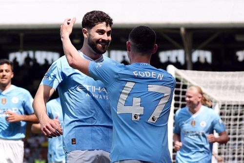 Man City chiếm ngôi đầu của Arsenal