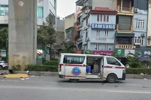 Hà Nội: 2 thiếu niên đi xe máy điện thương vong, nghi do tự ngã