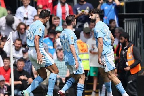 Thắng đậm Fulham, Man City vươn lên dẫn đầu cuộc đua vô địch