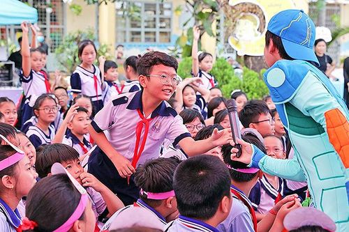 Trao 30 suất học bổng và hàng nghìn phần quà tặng thiếu nhi Tiền Giang