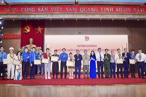 Tuyên dương 10 gương mặt trẻ tiêu biểu tại Ngày hội Thanh niên Thủ đô