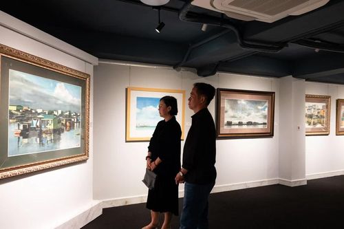 Bóng bình yên - Những sắc màu lam lũ