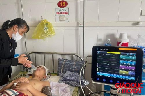 Tình cảnh hiểm nghèo của chàng trai yêu thương mẹ hết mực
