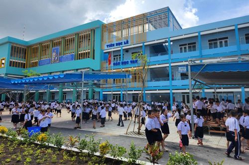 Đua thời gian xây trường giảm tải cho năm học mới
