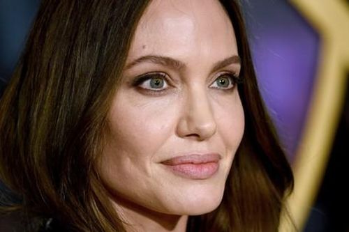 Angelina Jolie cảnh cáo hai vệ sĩ