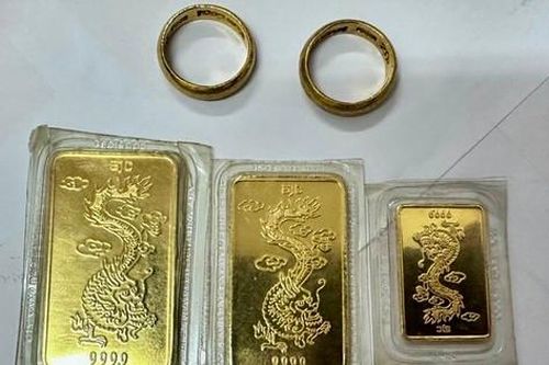 TPHCM 24/7: Phó giám đốc Trung tâm Chính trị rơi lầu; Tin mới vụ 2 cây vàng bị bỏ quên