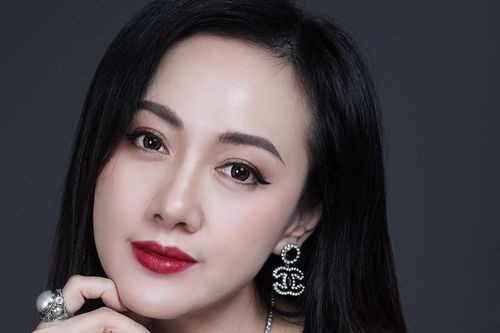 BTV Hoài Anh đẹp ngỡ ngàng khi không lên sóng VTV