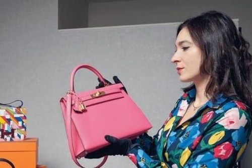 Vì sao đồ cũ của Chanel, Louis Vuitton có giá bán 'trên trời'?