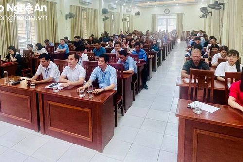 Đảng ủy Khối Doanh nghiệp phối hợp Trường Chính trị tỉnh Nghệ An khai giảng lớp trung cấp lý luận chính trị