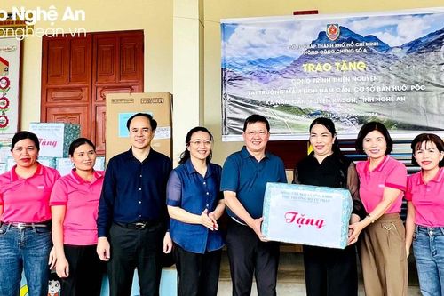 Khánh thành bếp ăn trường mầm non tại điểm bản Huồi Pốc, xã Nậm Cắn