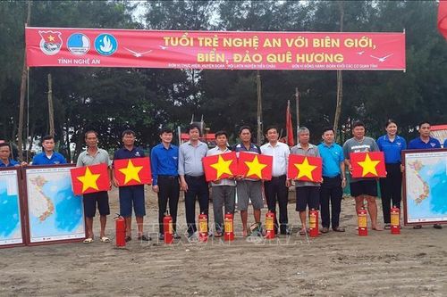 Sôi nổi hoạt động 'Tuổi trẻ với biên giới, biển đảo quê hương'