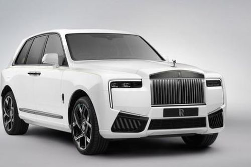 Cận cảnh Rolls-Royce Cullinan Black Badge 2024