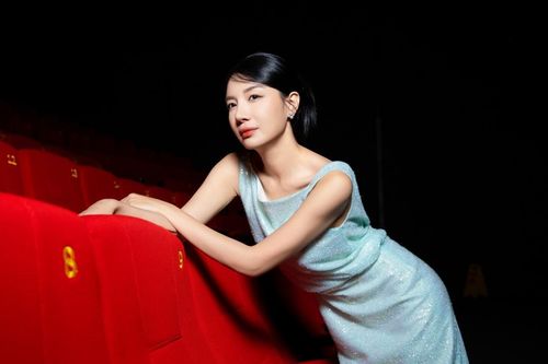 Nữ diễn viên U40 hẹn hò với trai trẻ kém 15 tỷ, nay vụt sáng thành ngôi sao trăm tỷ