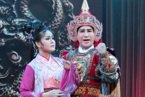 'Vua cải lương' vừa suýt chết trên sân khấu: 'Lúc đó tôi không ngưng, cố diễn là đứt rồi'