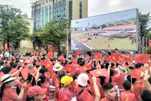 Đưa sự kiện đến gần người dân