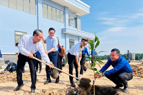 Tỉnh đoàn ra quân trồng cây và hưởng ứng Tuần lễ đa dạng sinh học