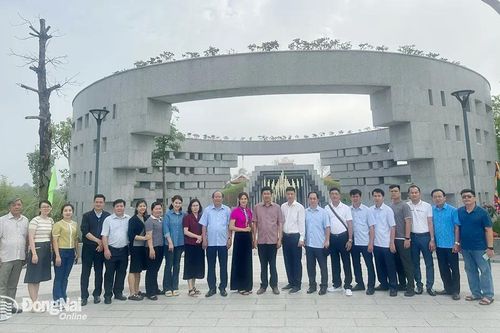 Đoàn công tác của Văn phòng cấp ủy tỉnh Đồng Nai về nguồn tại tỉnh Điện Biên