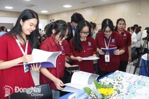 Trường đại học Lạc Hồng tổ chức Triển lãm du học Trung Quốc 2024