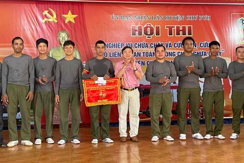 Xã Ia Hrú giành giải nhất Hội thi nghiệp vụ chữa cháy và cứu nạn, cứu hộ