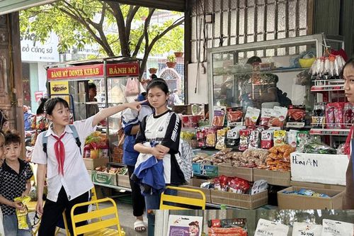Nhiều nguy cơ mất an toàn thực phẩm tại cổng trường học