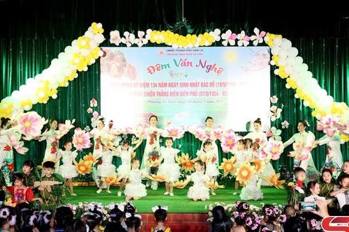 Văn nghệ chào mừng kỷ niệm 134 năm Ngày sinh nhật Bác Hồ