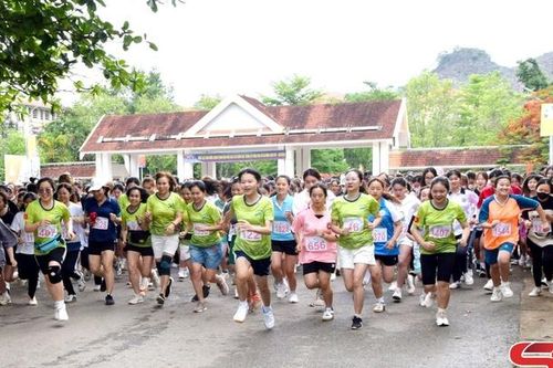Hơn 2.000 VĐV tham gia Giải chạy việt dã - Running for Youth