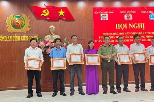 Kiên Giang: Biểu dương điển hình tiên tiến hội viên nông dân bảo vệ an ninh Tổ quốc