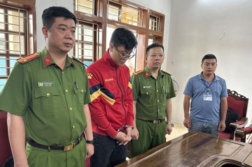 Đăng nhập trái phép vào tài khoản khách hàng để chiếm đoạt tiền