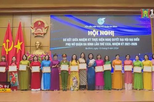 Phụ nữ thi đua làm theo lời Bác